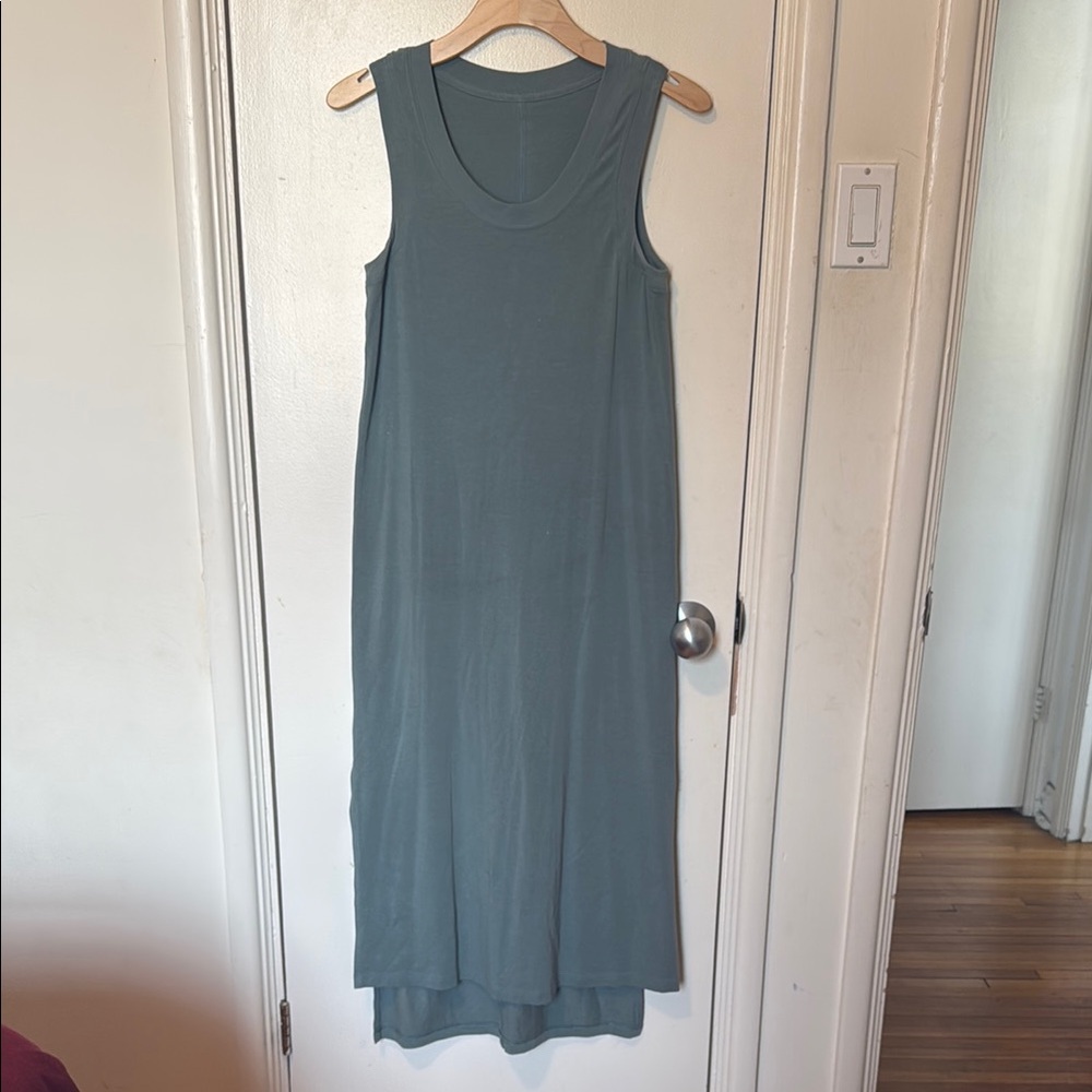 Blue Sheath Dress with V-Neck for Casual Occasions